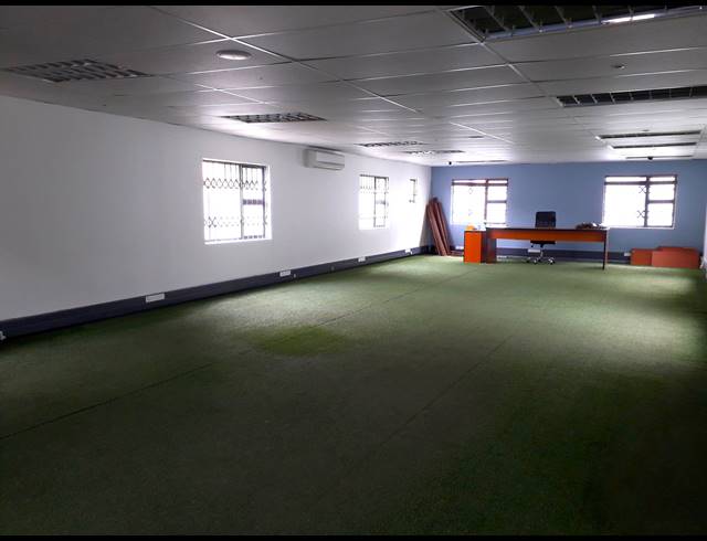 400M² OFFICE TO LET IN ROOIHUISKRAAL